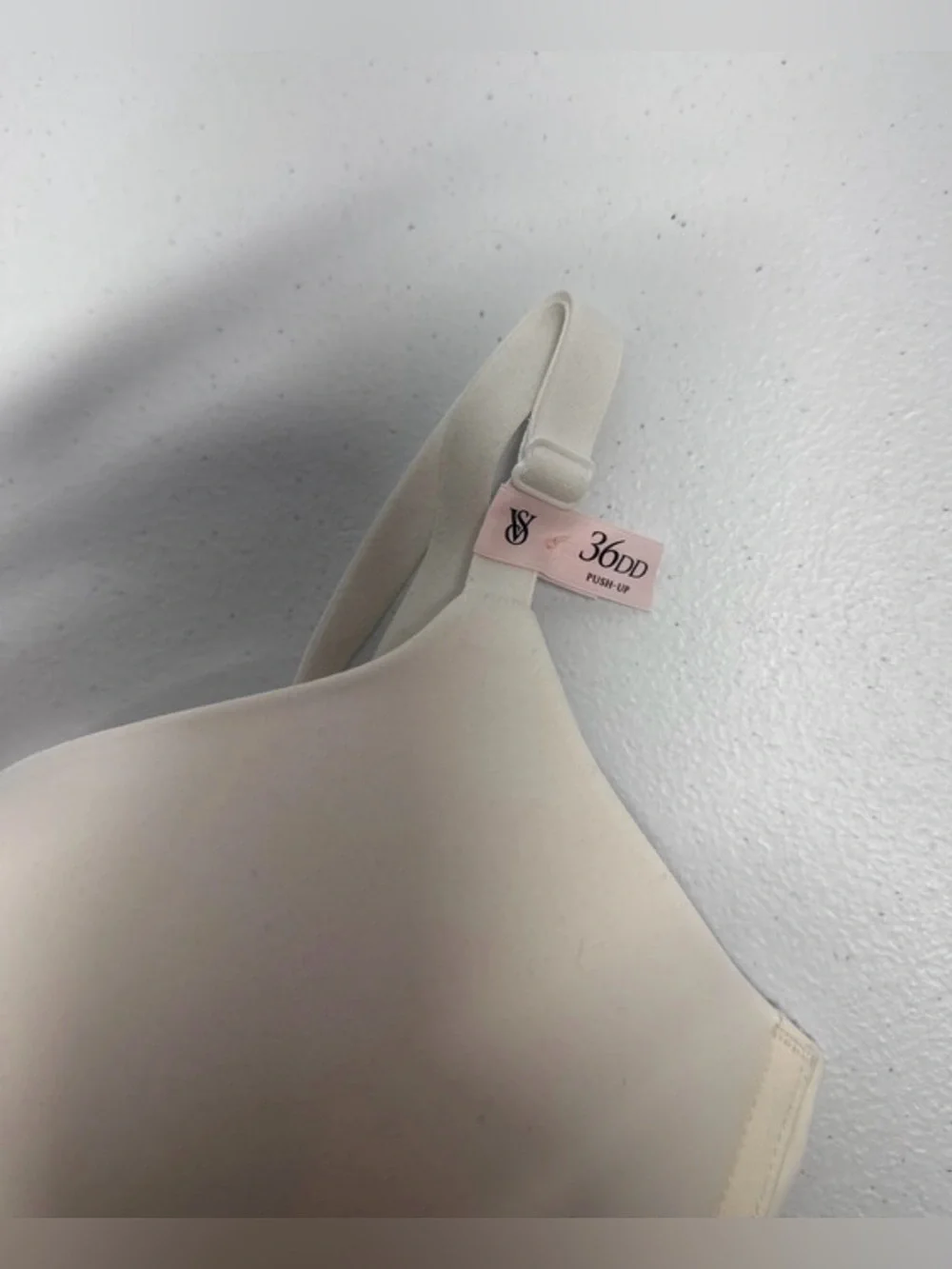 Victoria’s Secret White Under Wire Push Up 36DD Bra